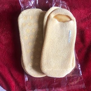 Moisturizing socks